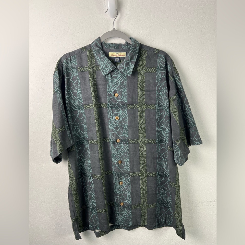 Tommy Bahama Silk Hawaiian Palm Short Sleeve Button Down Vacation Resort Beach